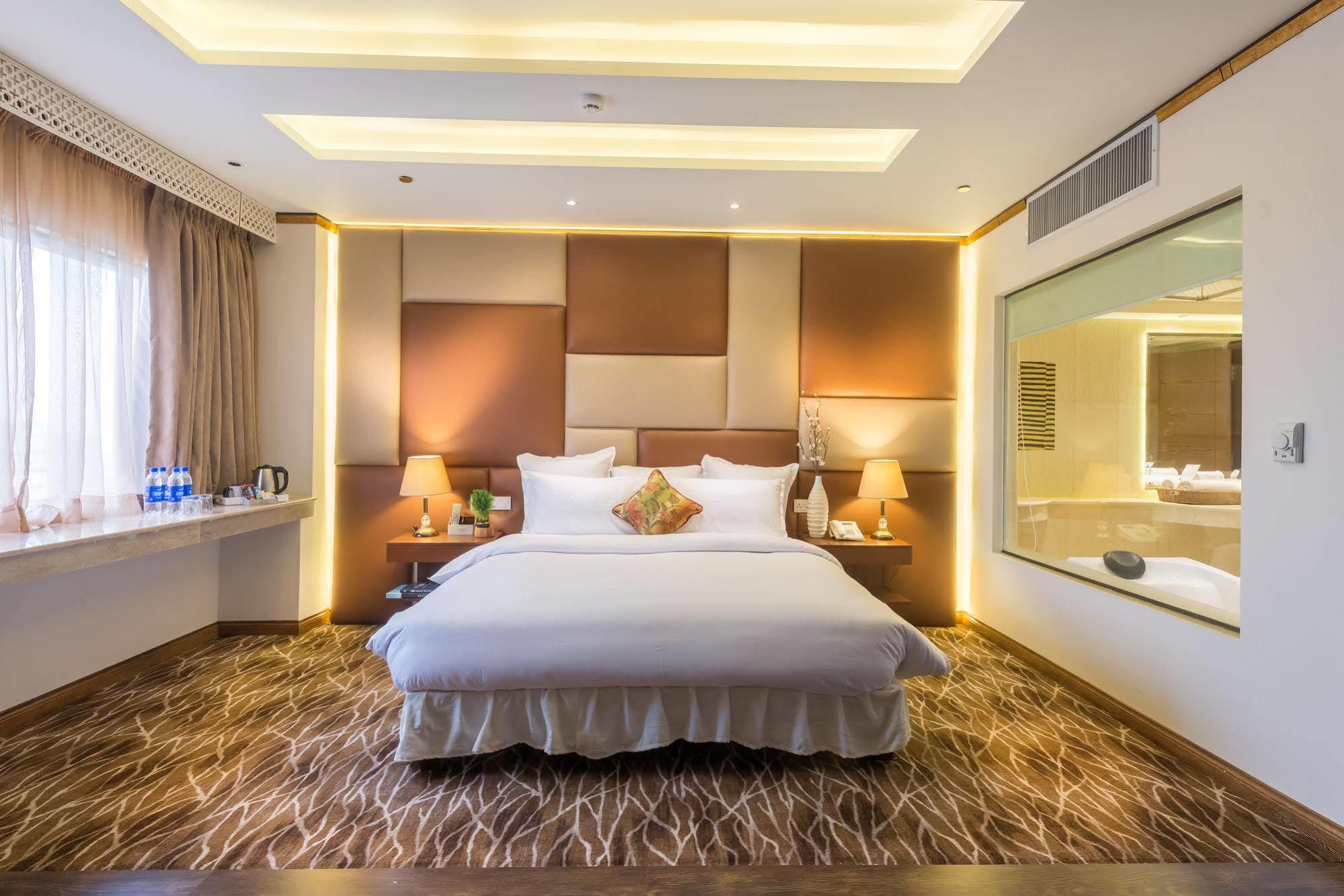 Luxus Grand Hotel Лахор Екстериор снимка